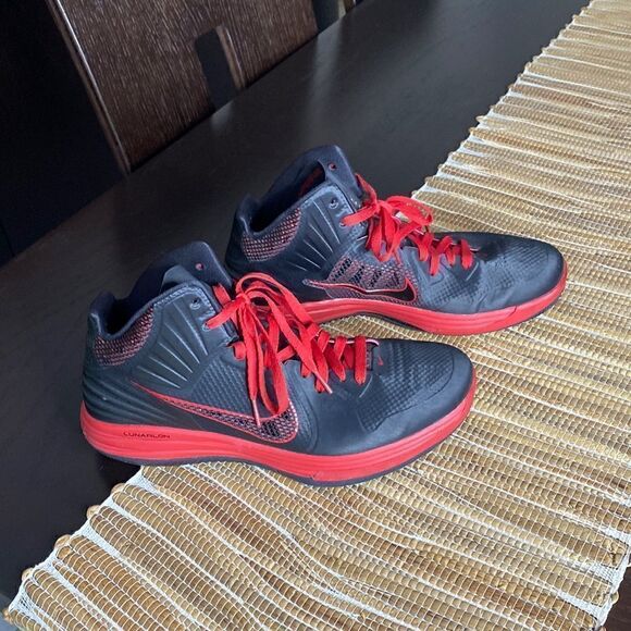 EUC Nike Lunarlon blk and red size 11.5 - Picture 1 of 6